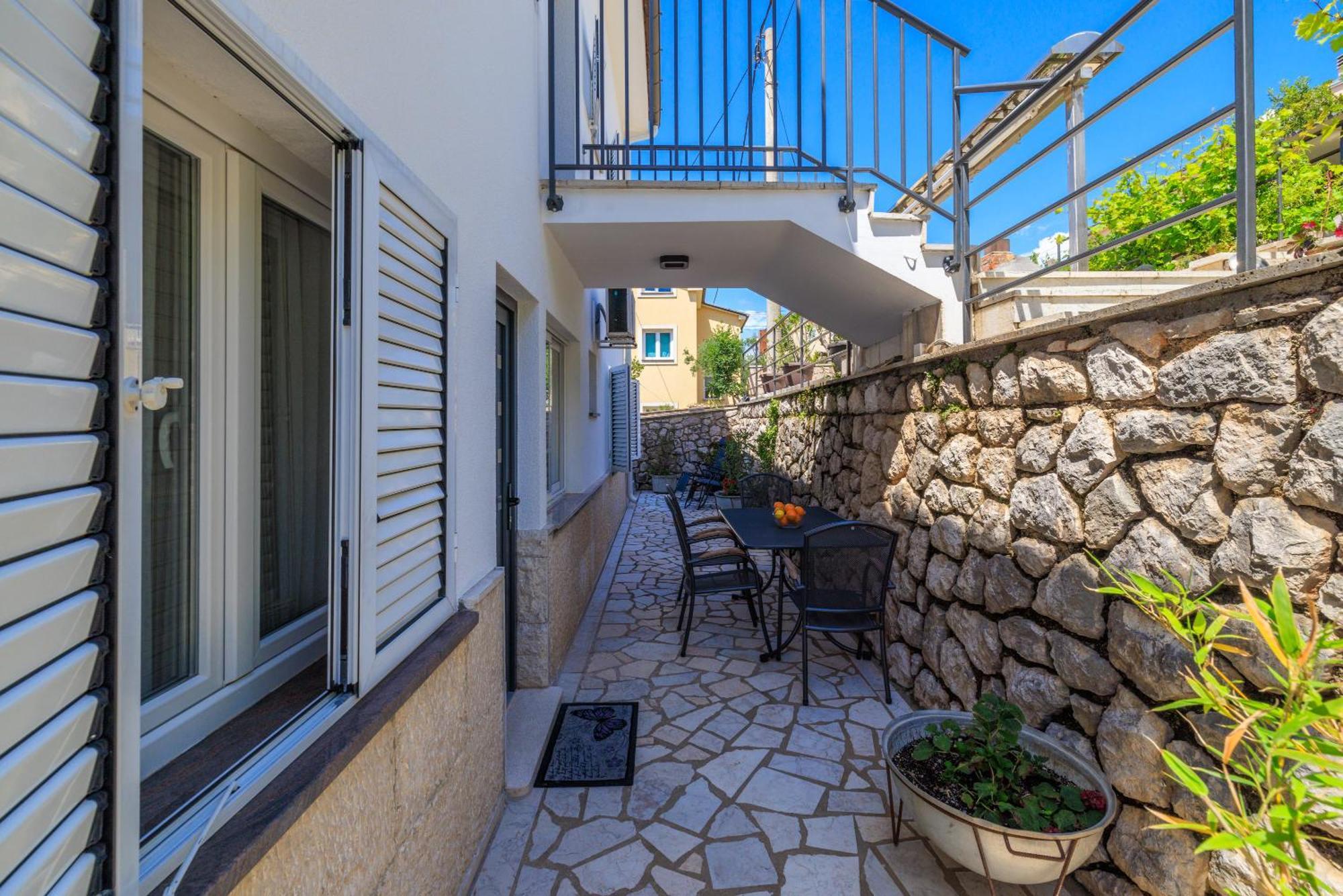 Apartmani Viktorija Jadranovo Exterior photo