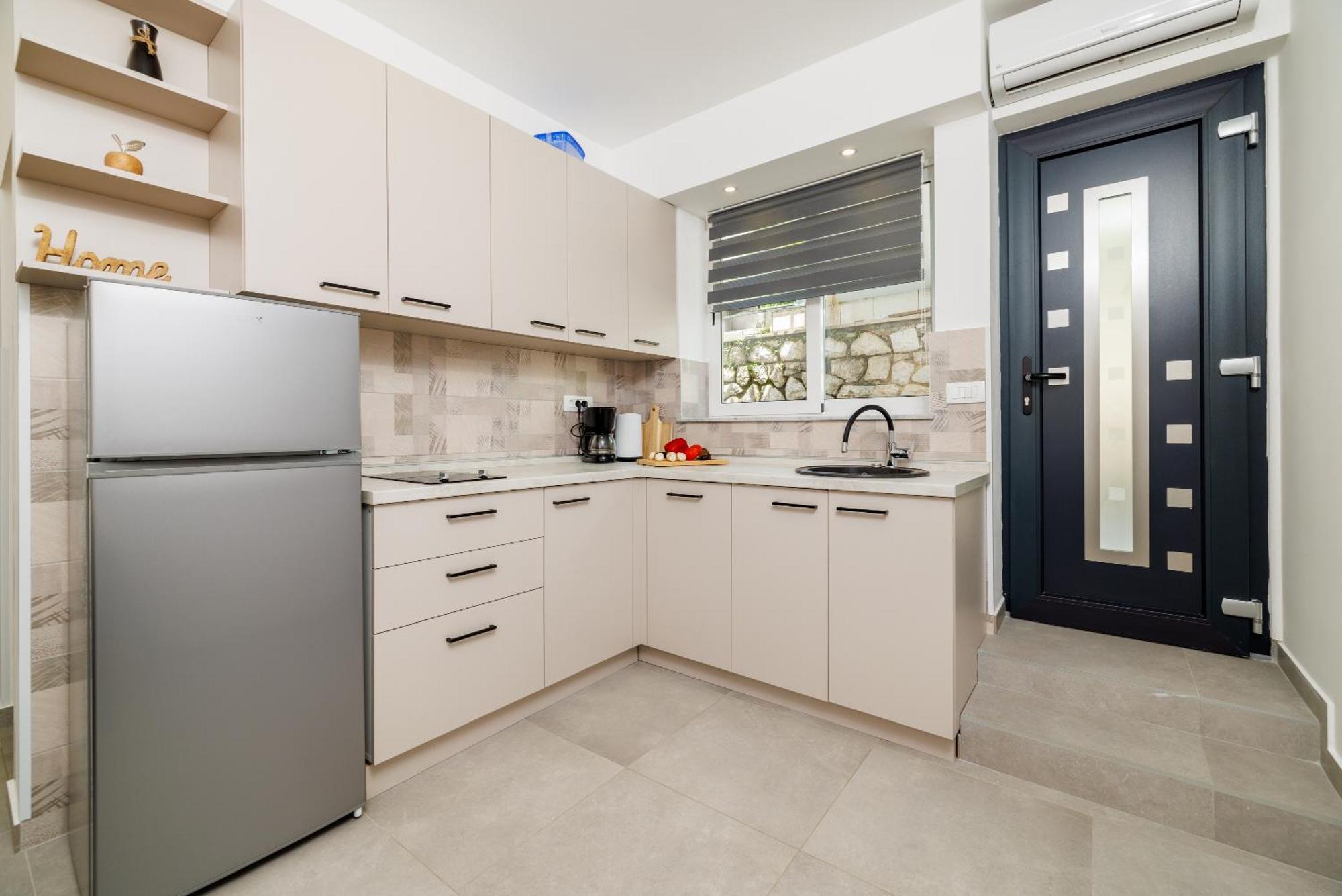 Apartmani Viktorija Jadranovo Exterior photo