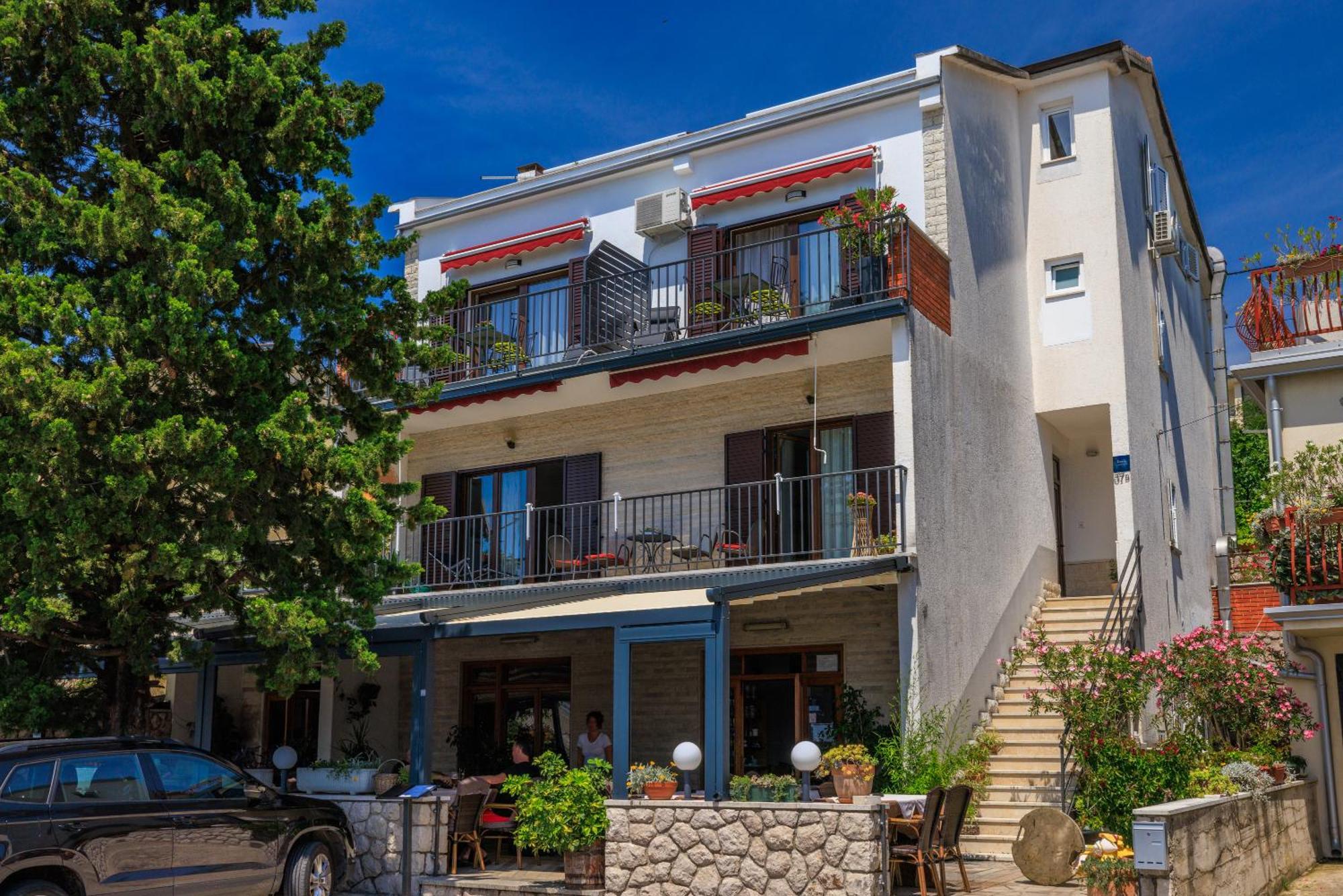 Apartmani Viktorija Jadranovo Exterior photo