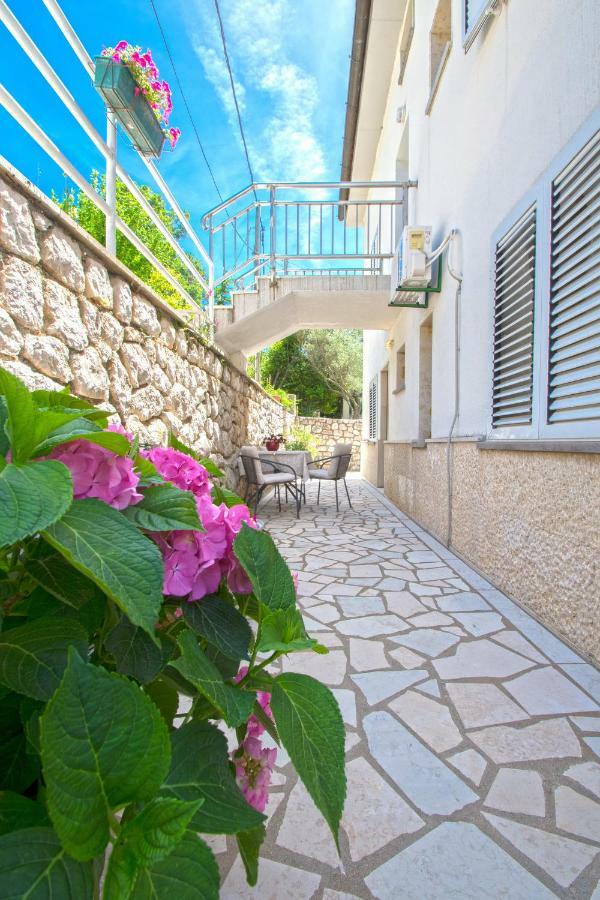 Apartmani Viktorija Jadranovo Exterior photo